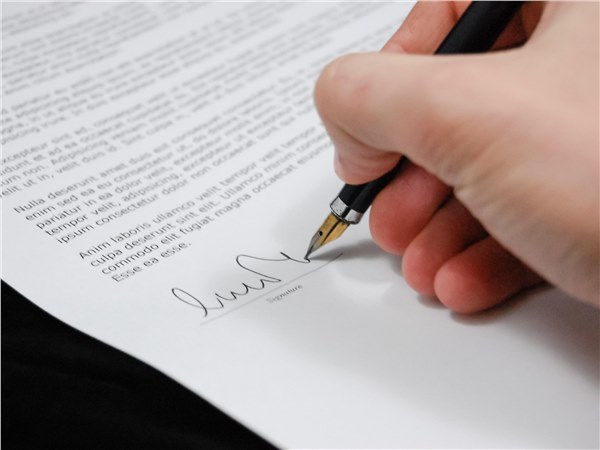 合同履行中當事人雙方均存在違約行為，此時責任該如何認定？